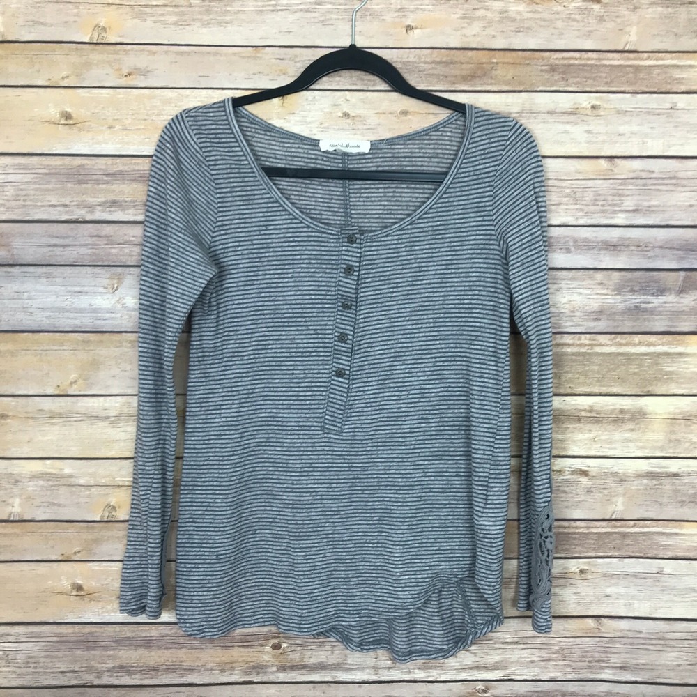 Painted Threads Top Womens Gray XS Stripe Henley Knit Scoop Neck Crochet Sleeve
